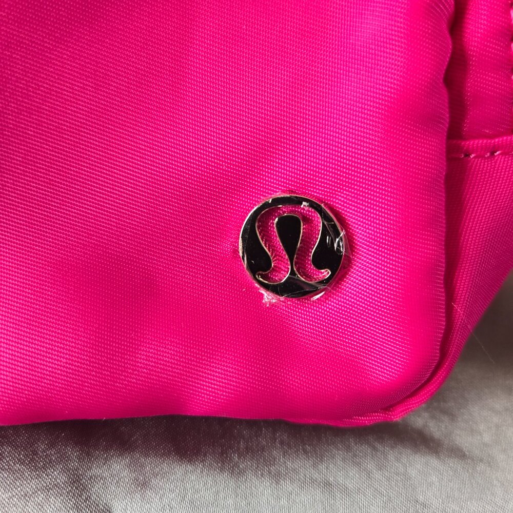 Brand New LULULEMON Pink Everywhere Crossbody / Belt Bag with tags - Picture 4 of 4
